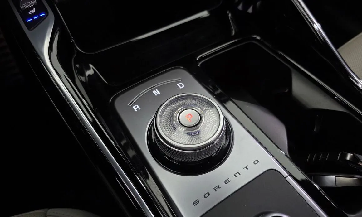 Kia Sorento — фото 6