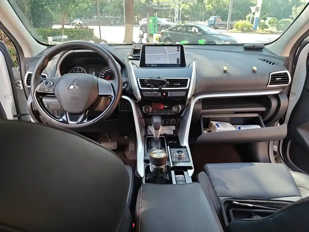 Mitsubishi Eclipse Cross — фото 8