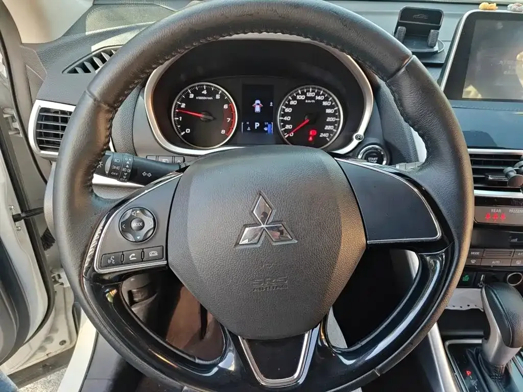 Mitsubishi Eclipse Cross — фото 10