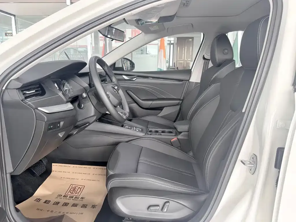 Skoda Octavia — фото 2