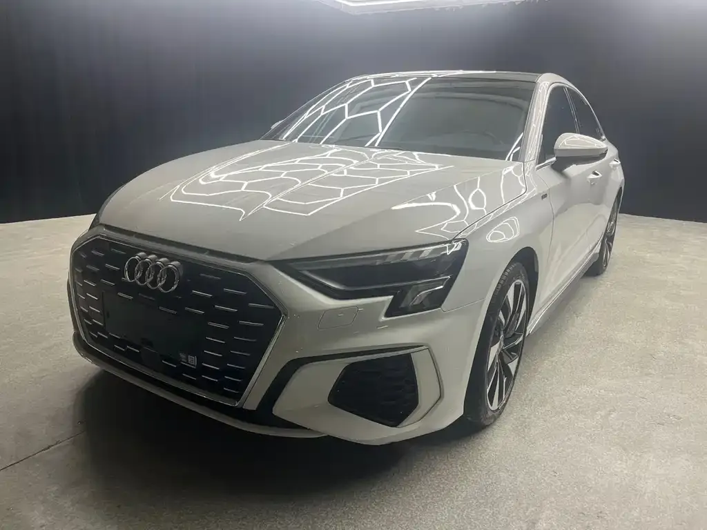 Audi A3 — фото 1
