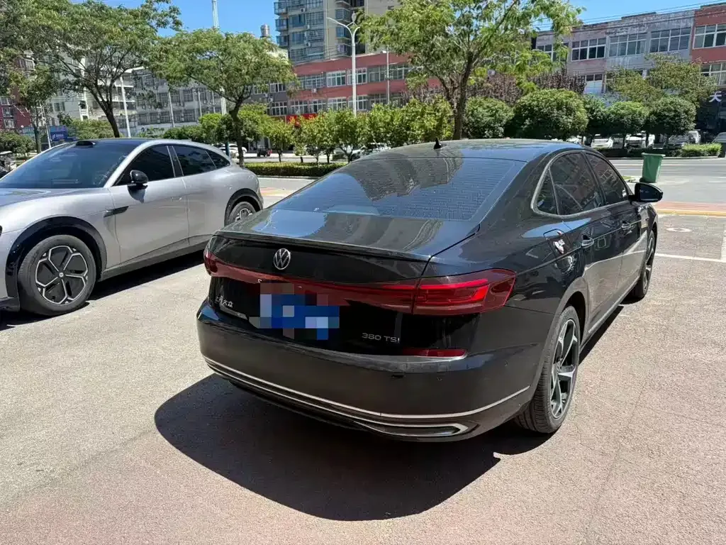 Volkswagen Passat — фото 10