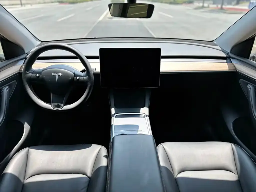 Tesla Model Y — фото 4