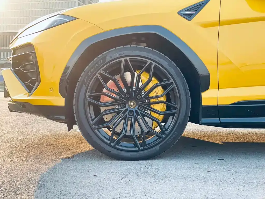 Lamborghini Urus SE — фото 8