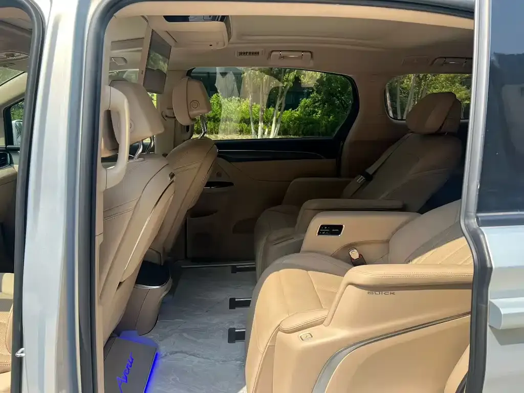 Buick GL8 Hybrid — фото 2