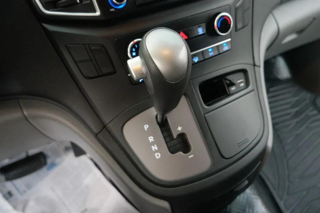 Hyundai Starex — фото 2