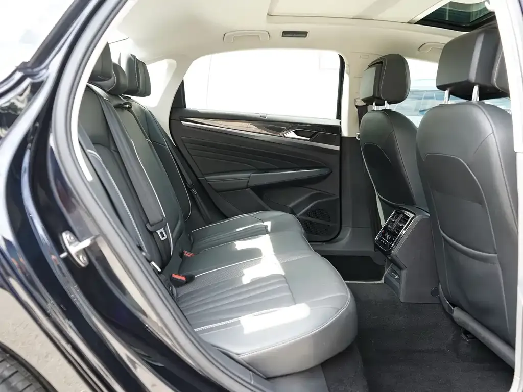 Volkswagen Passat — фото 5