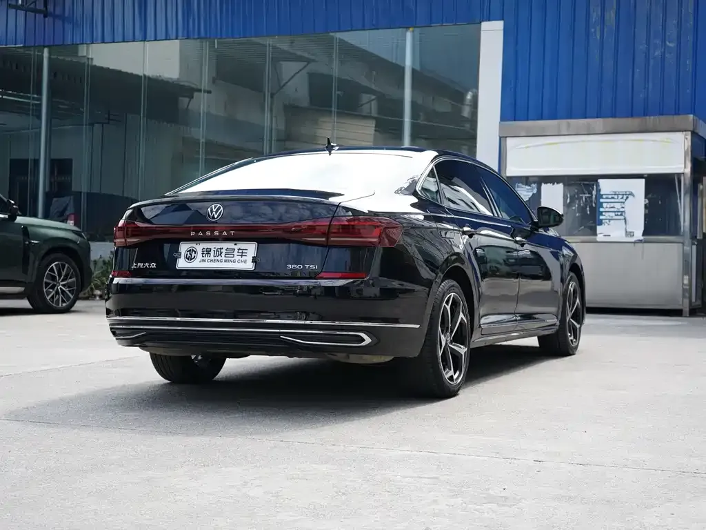 Volkswagen Passat — фото 6