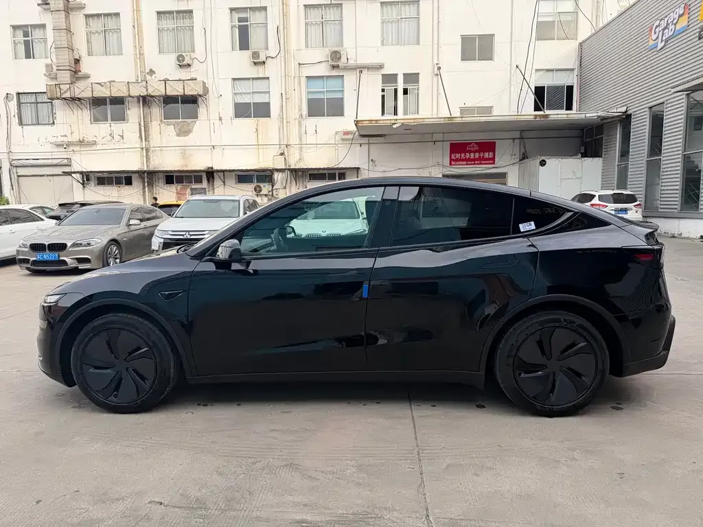 Tesla Model Y — фото 7