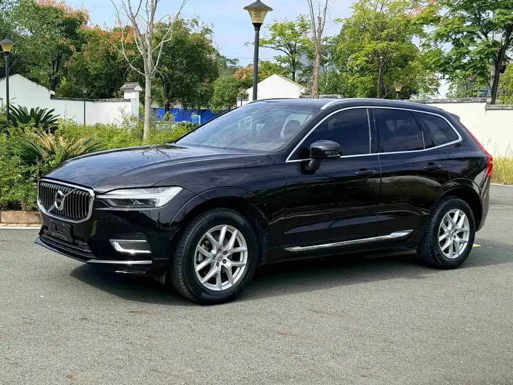 Volvo XC60 — фото 1