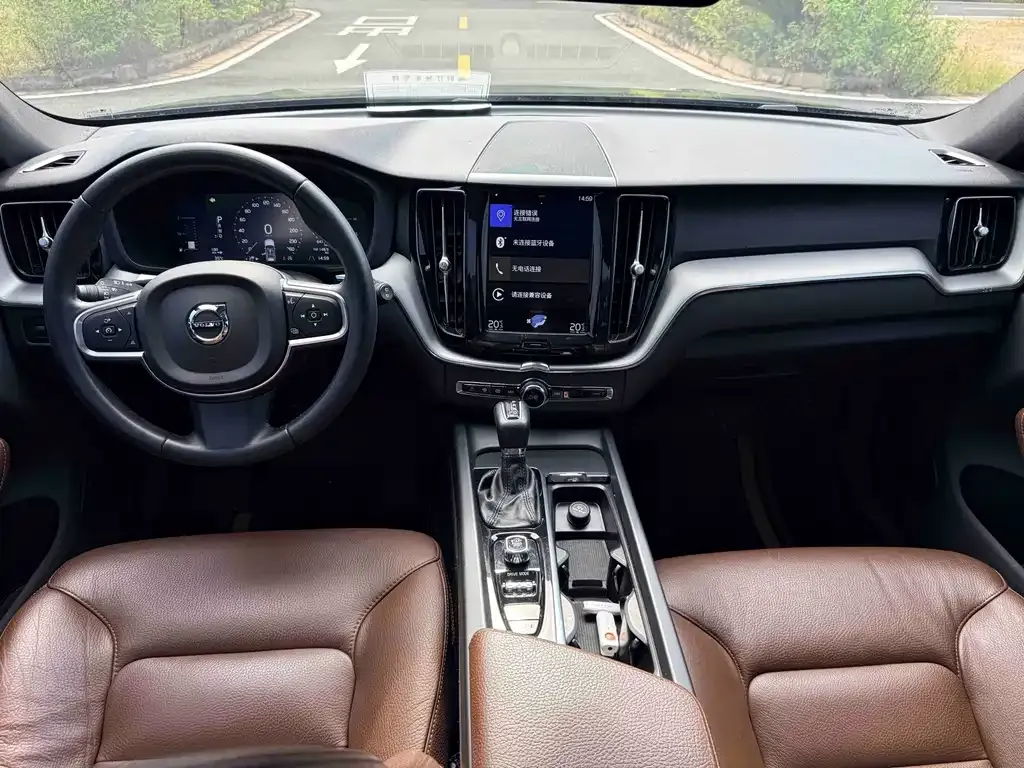 Volvo XC60 — фото 3