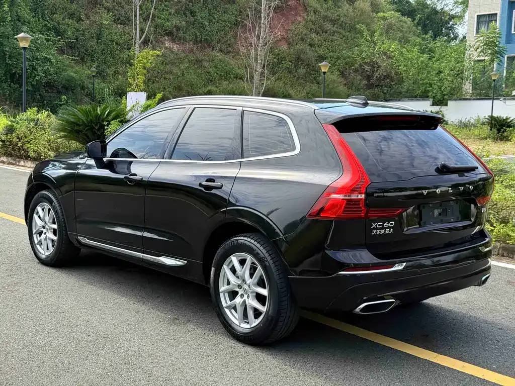 Volvo XC60 — фото 7