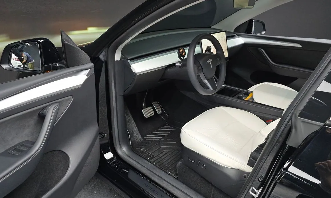 Tesla Model Y — фото 6