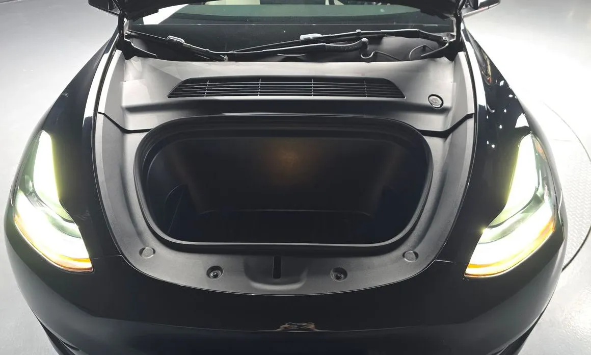 Tesla Model Y — фото 8