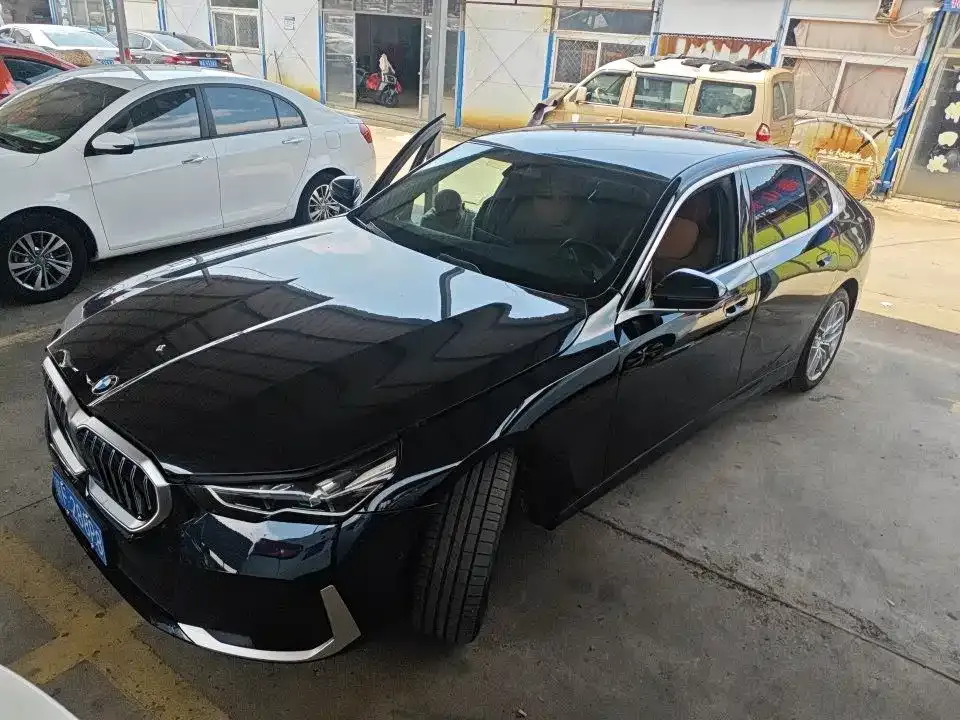 BMW 5 Series — фото 1