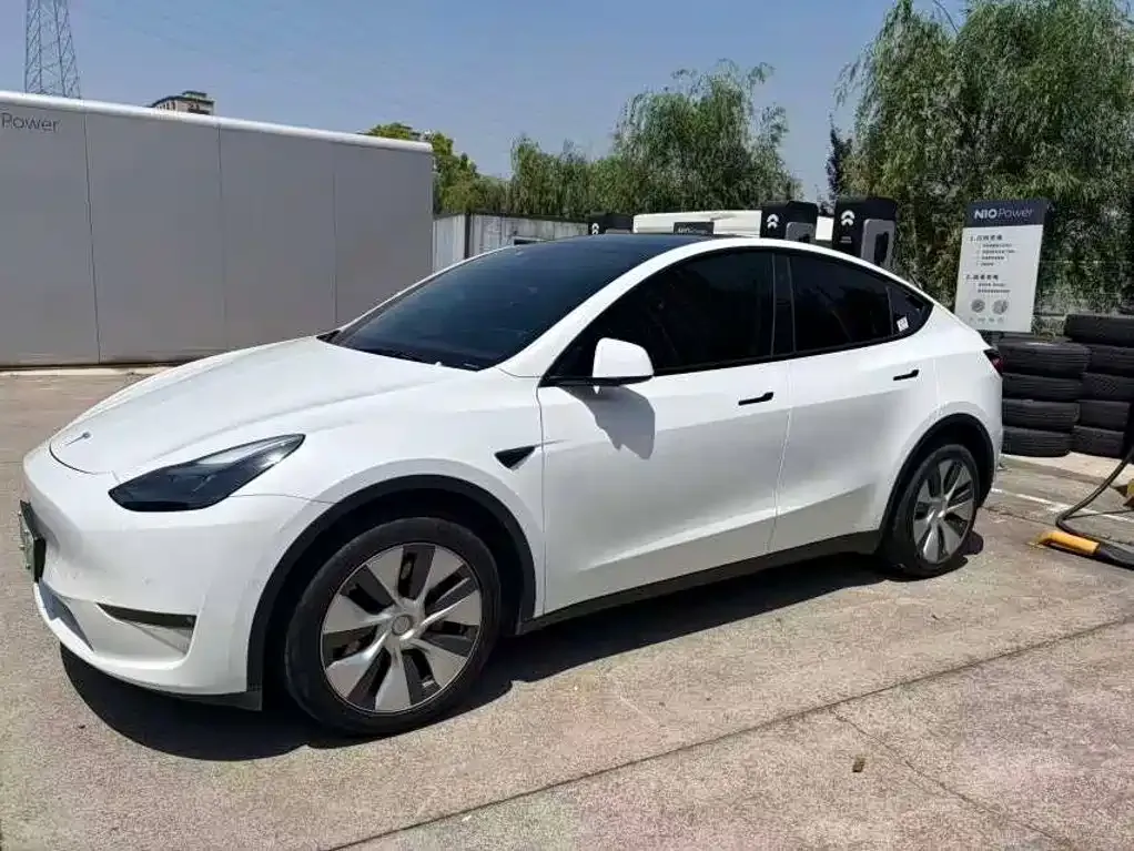 Tesla Model Y — фото 9