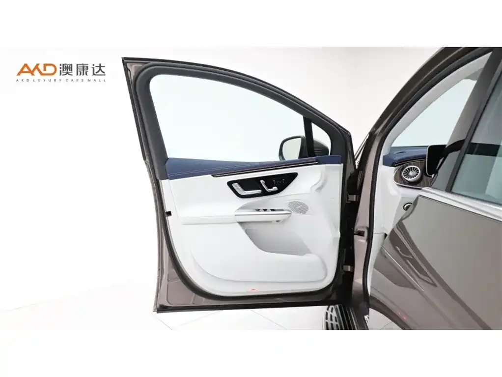 Mercedes-Benz EQE SUV — фото 2