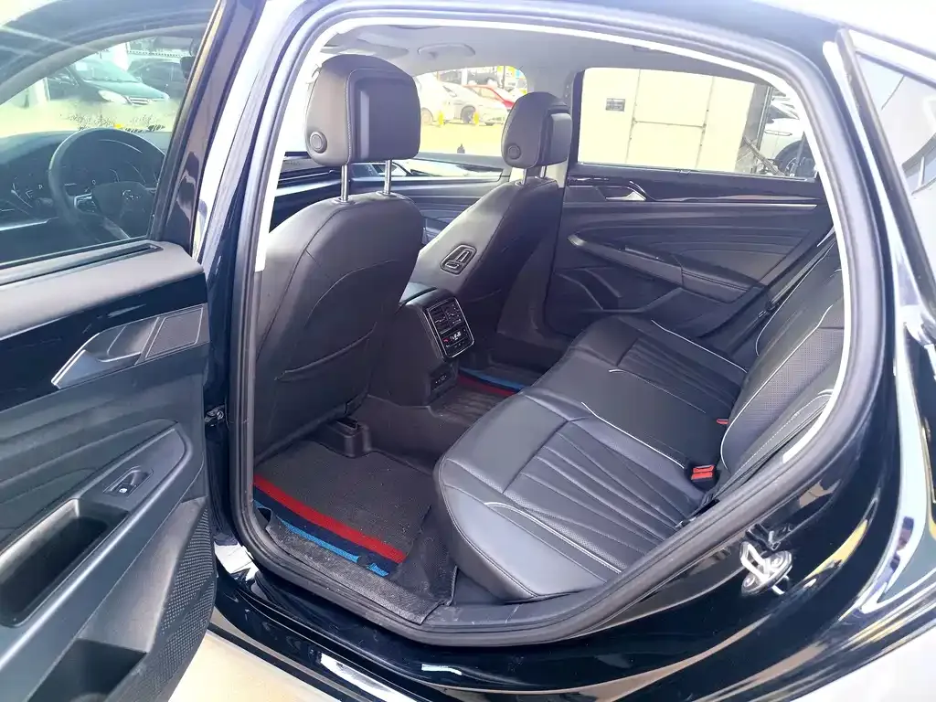 Volkswagen Passat — фото 7