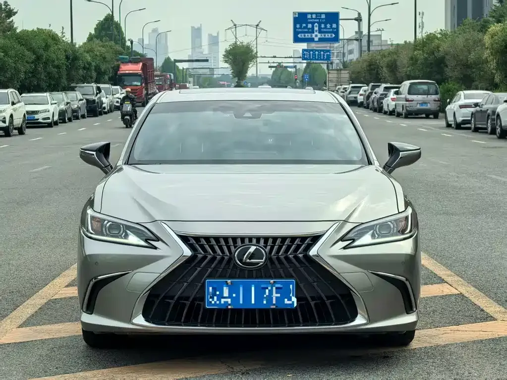 Lexus ES — фото 6