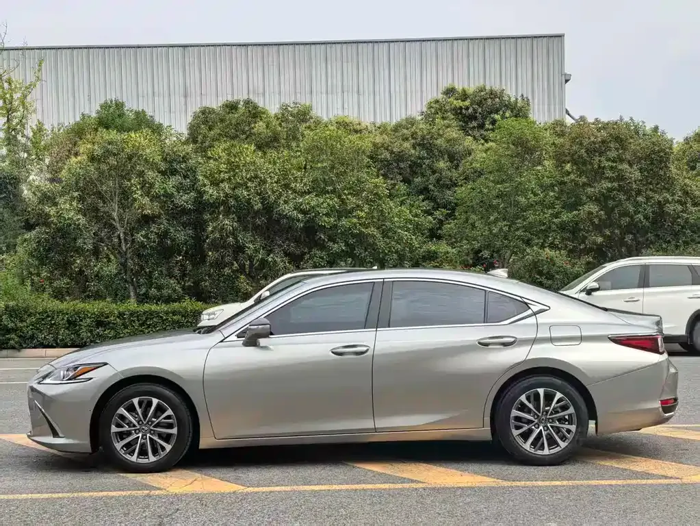 Lexus ES — фото 7