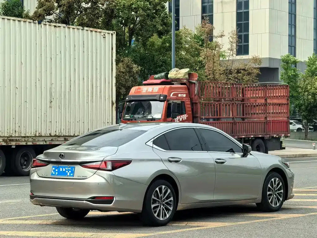 Lexus ES — фото 5