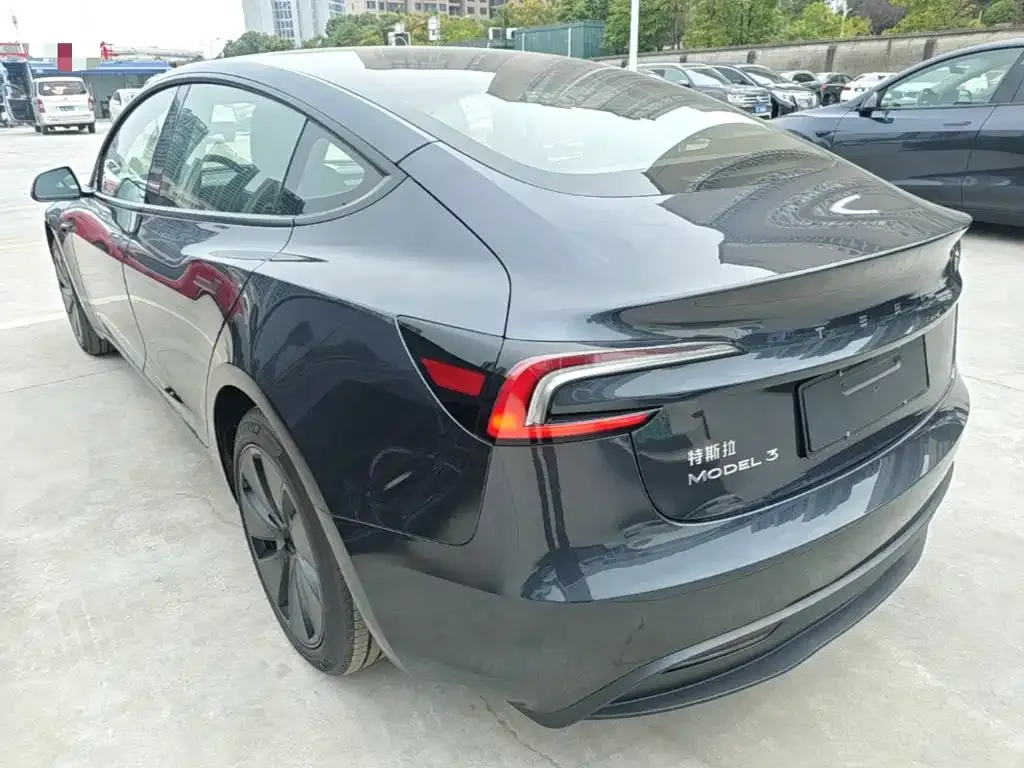 Tesla Model 3 — фото 8