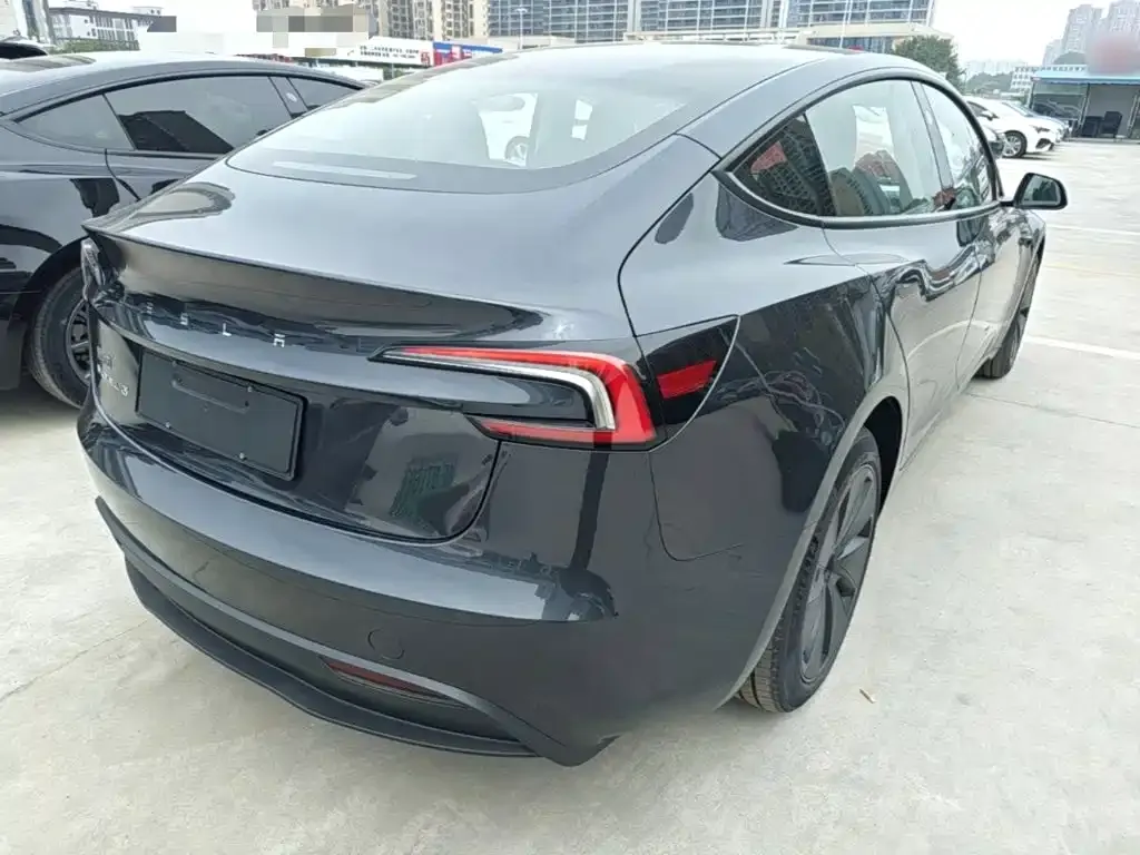 Tesla Model 3 — фото 5