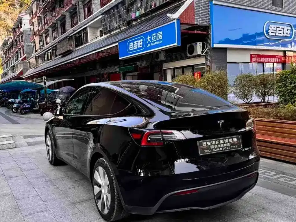 Tesla Model Y — фото 5