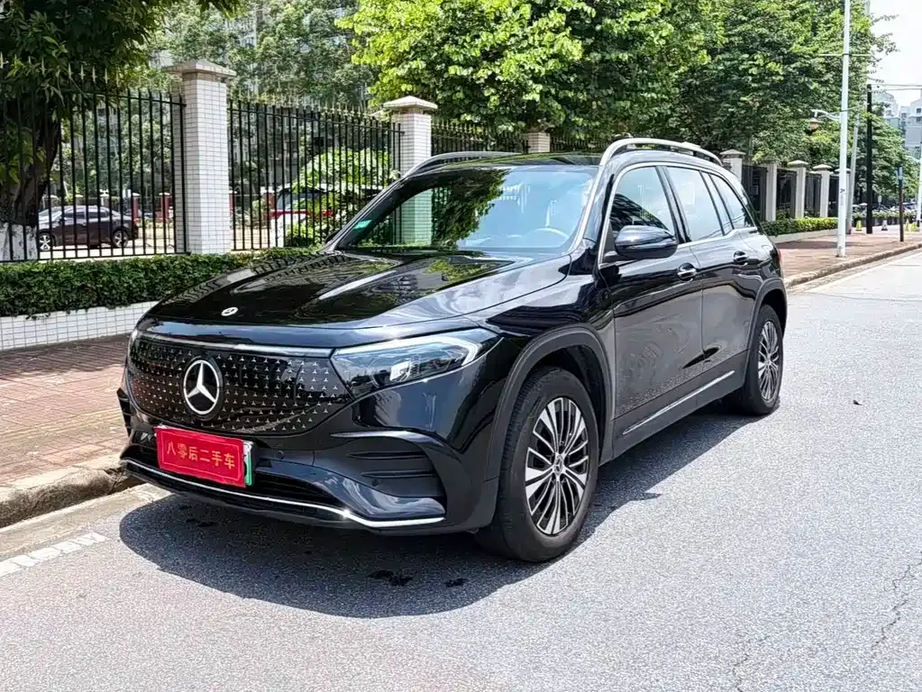 Mercedes-Benz EQB — фото 1