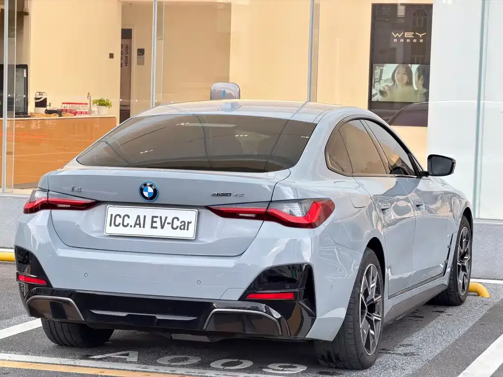 BMW i4 — фото 2