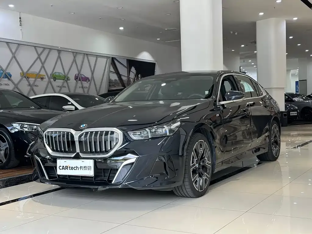 BMW 5 Series — фото 1