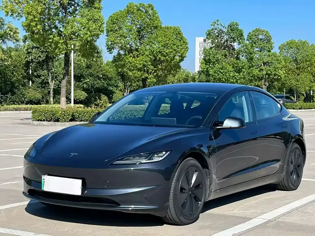 Tesla Model 3 — фото 1