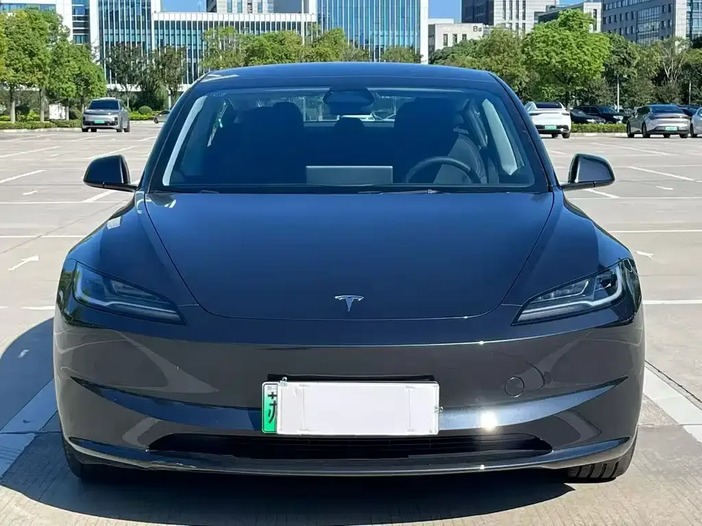 Tesla Model 3 — фото 3