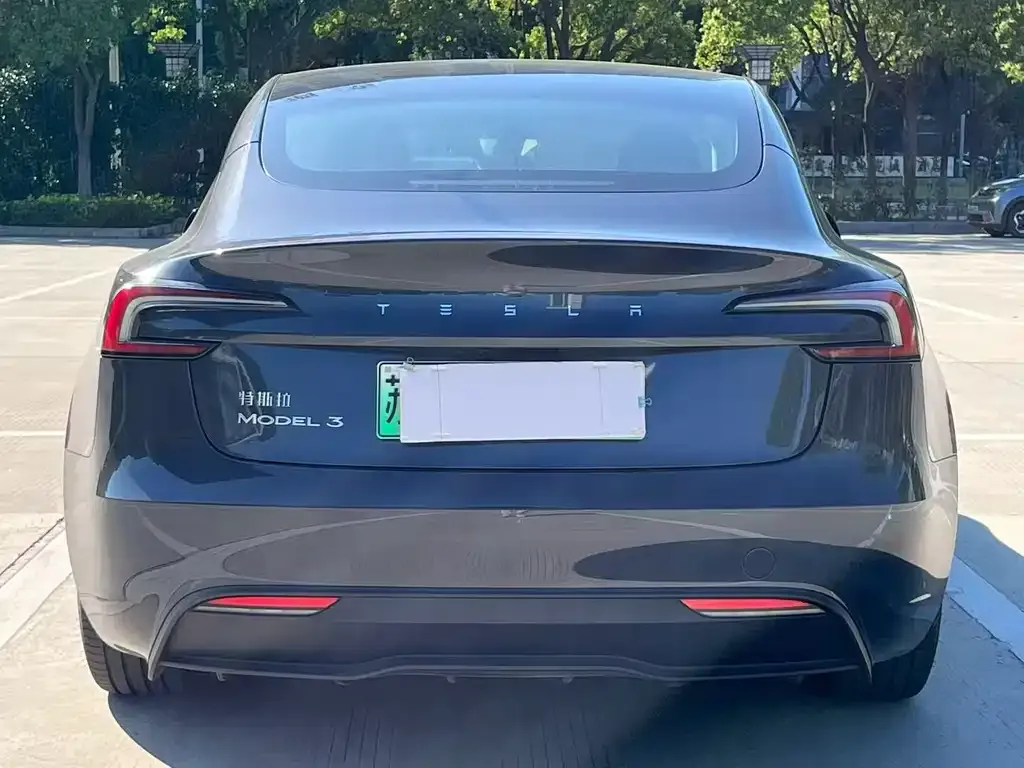 Tesla Model 3 — фото 6