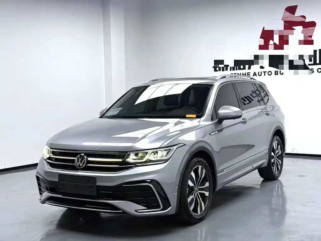 Volkswagen Tiguan L — фото 1