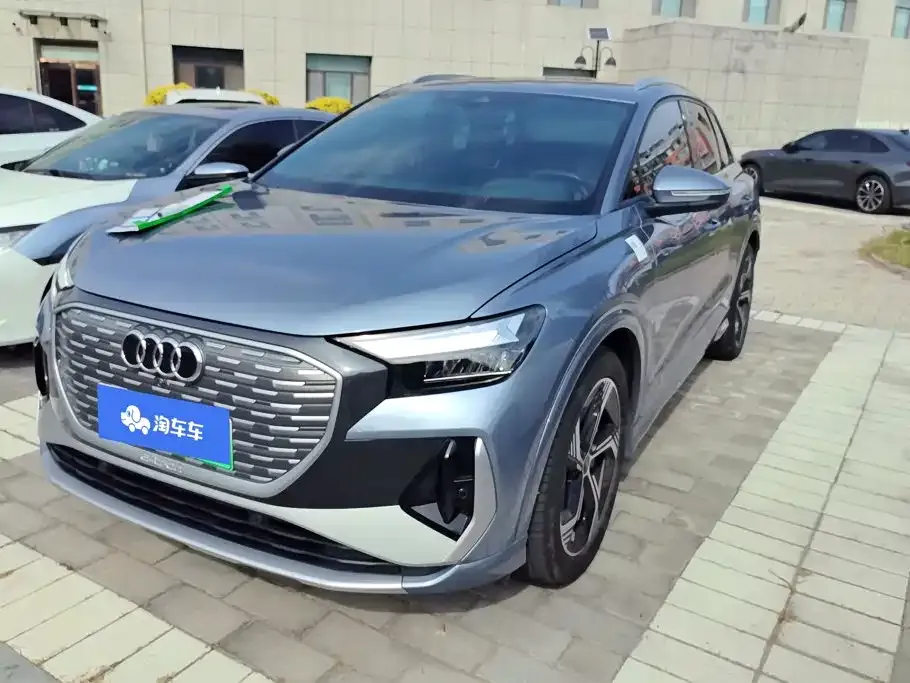 Audi Q4 e-tron — фото 1