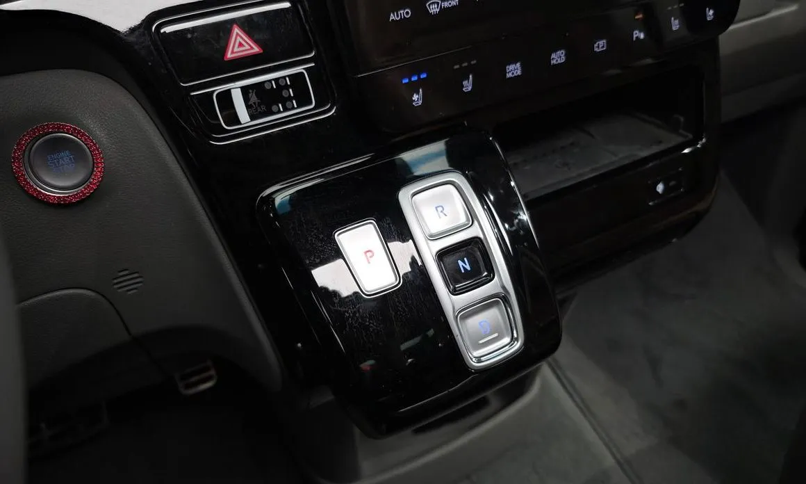 Hyundai Staria — фото 2