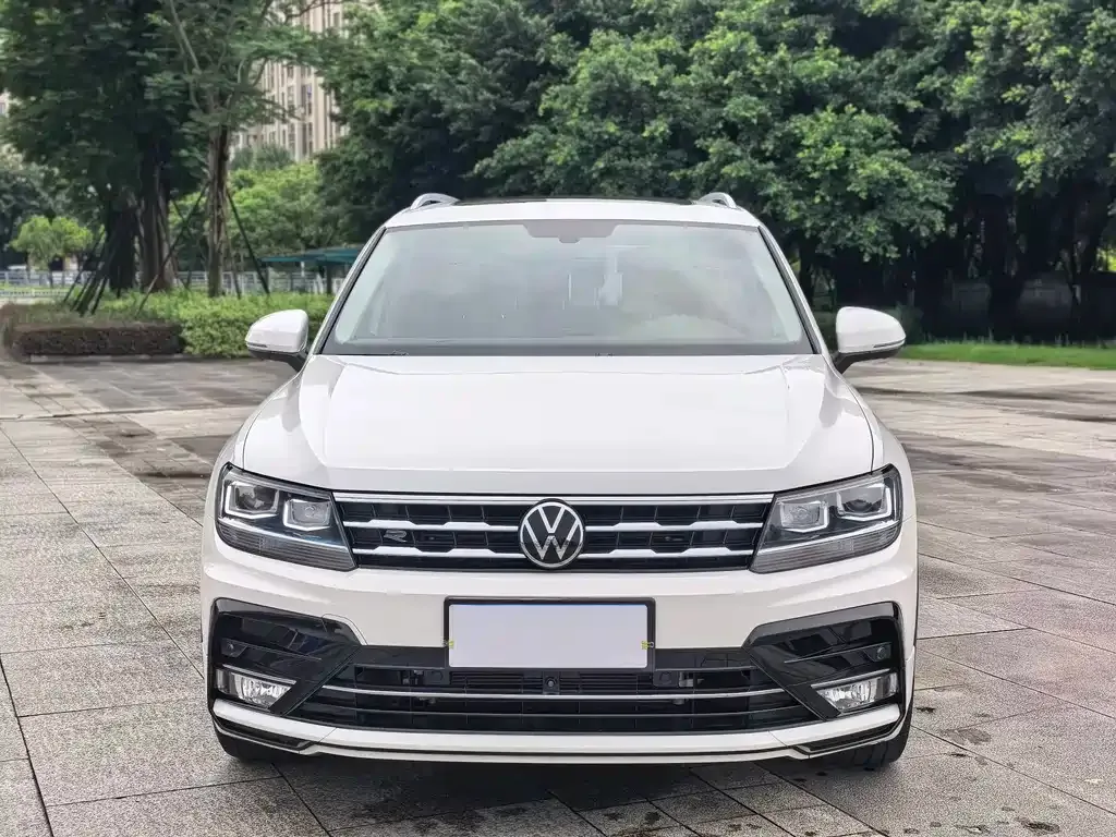 Volkswagen Tiguan L — фото 4