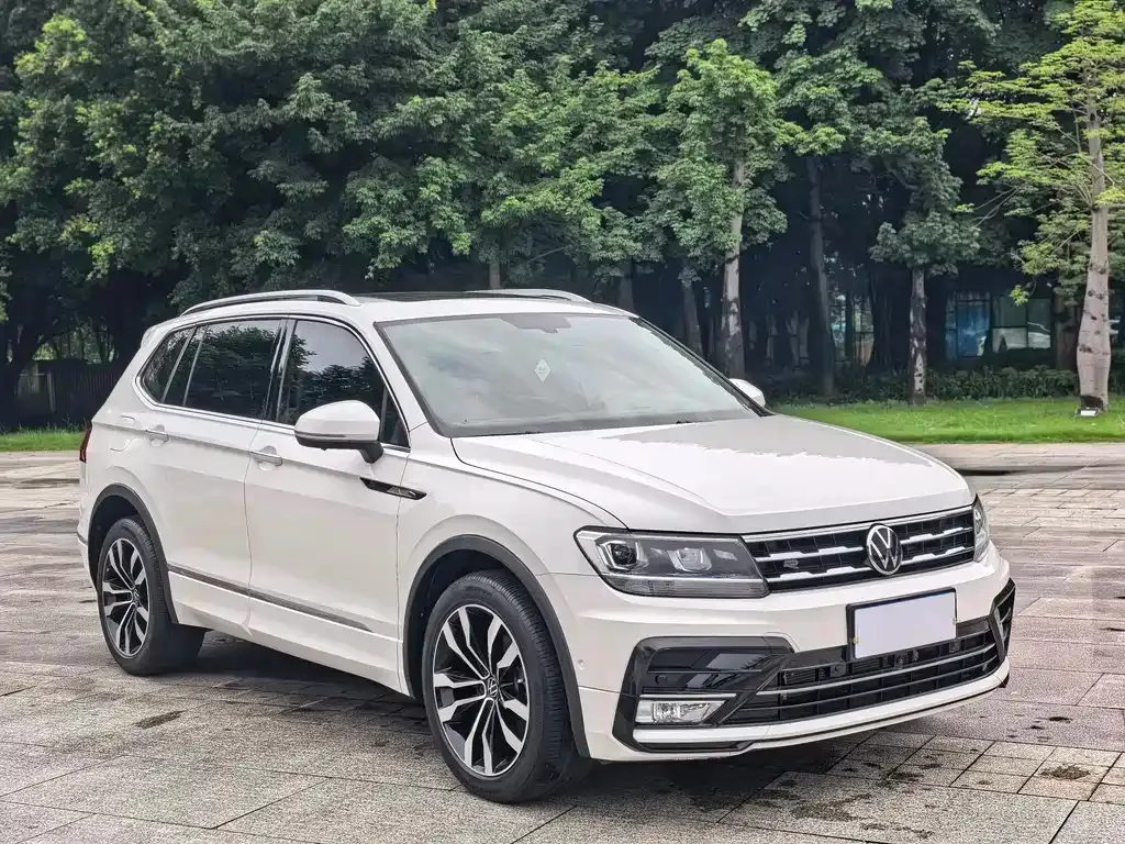 Volkswagen Tiguan L — фото 7