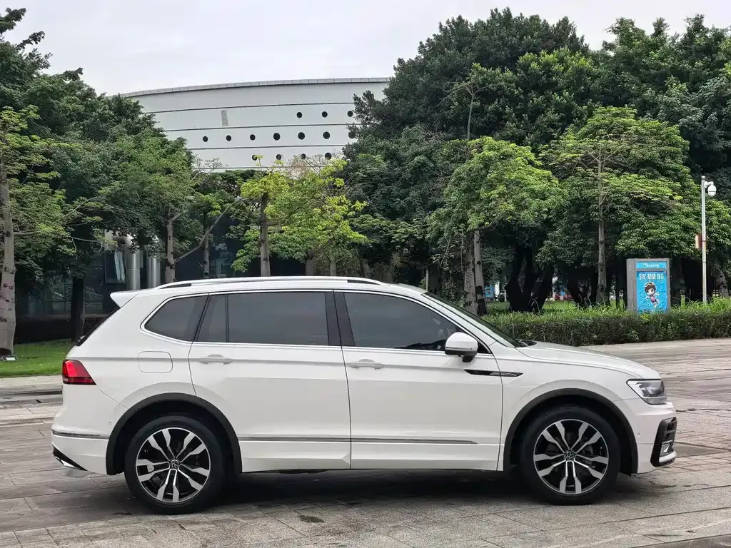Volkswagen Tiguan L — фото 5