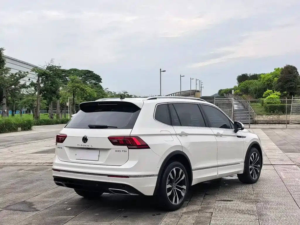 Volkswagen Tiguan L — фото 9