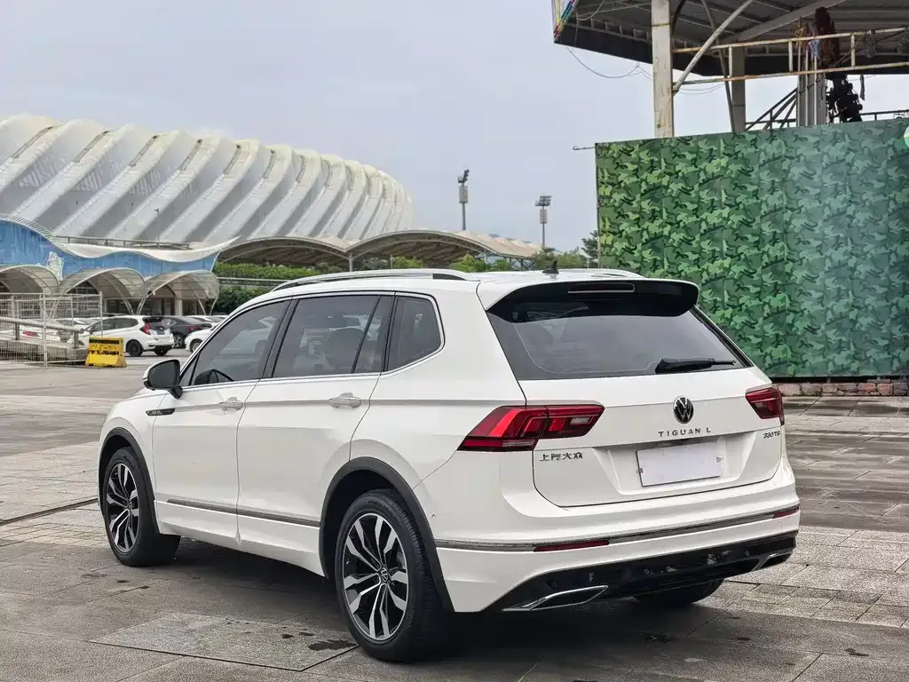 Volkswagen Tiguan L — фото 2