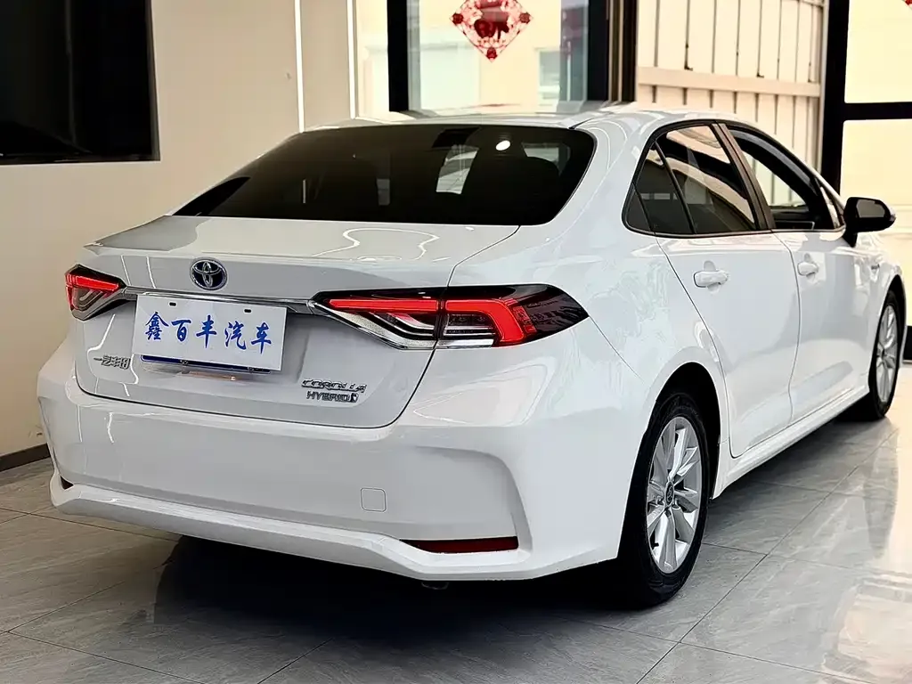 Toyota Corolla — фото 5