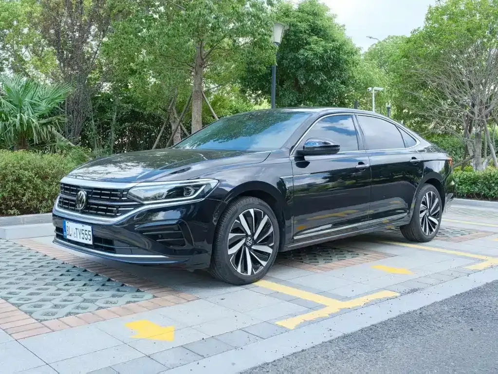 Volkswagen Passat — фото 1