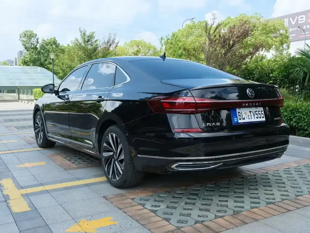 Volkswagen Passat — фото 9