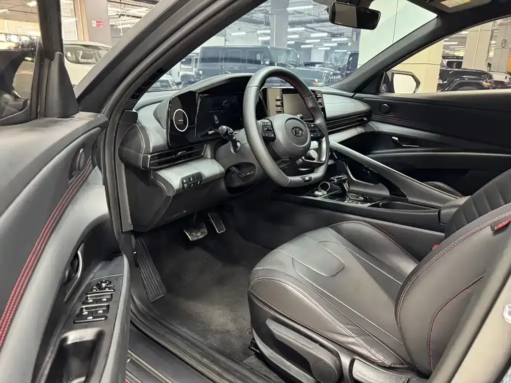 Hyundai Elantra — фото 4