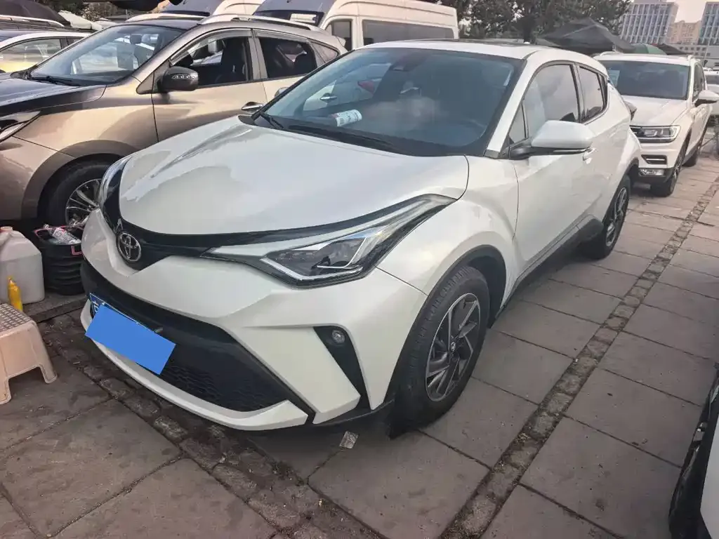 Toyota C-HR — фото 1