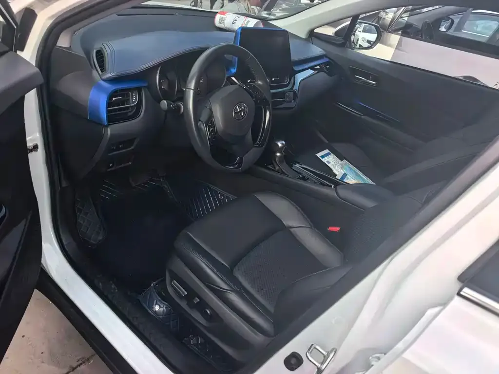Toyota C-HR — фото 2