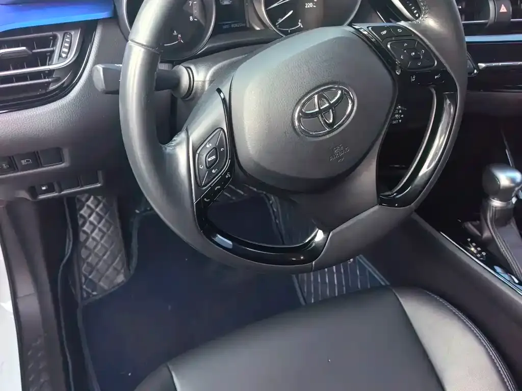 Toyota C-HR — фото 9