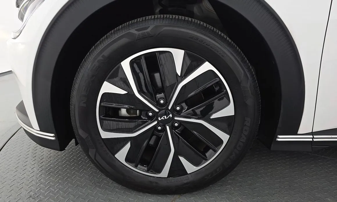 Kia EV6 — фото 7
